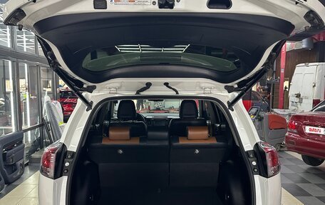 Toyota RAV4, 2017 год, 2 950 000 рублей, 26 фотография