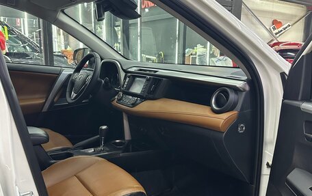 Toyota RAV4, 2017 год, 2 950 000 рублей, 30 фотография