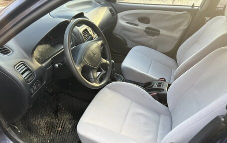 Mitsubishi Carisma I, 2001 год, 154 000 рублей, 6 фотография