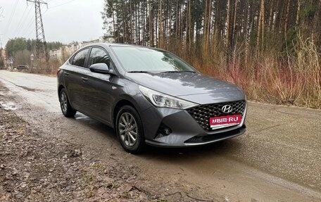 Hyundai Solaris II рестайлинг, 2021 год, 1 850 000 рублей, 1 фотография