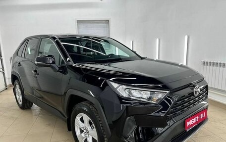 Toyota RAV4, 2021 год, 2 897 000 рублей, 1 фотография