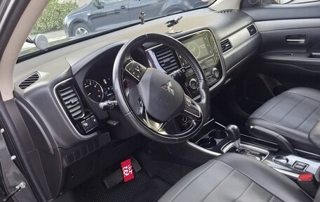 Mitsubishi Outlander III рестайлинг 3, 2018 год, 1 750 000 рублей, 7 фотография