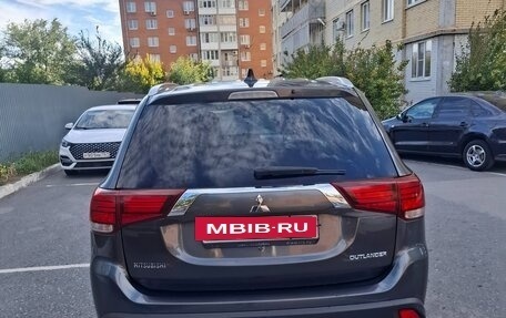 Mitsubishi Outlander III рестайлинг 3, 2018 год, 1 750 000 рублей, 2 фотография