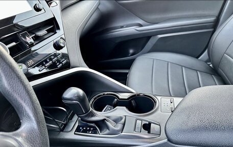 Toyota Camry, 2021 год, 2 650 000 рублей, 22 фотография