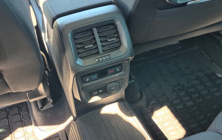 Volkswagen Tiguan II, 2020 год, 2 180 000 рублей, 10 фотография