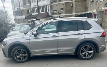 Volkswagen Tiguan II, 2020 год, 2 800 000 рублей, 2 фотография