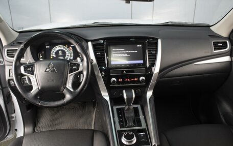 Mitsubishi Montero Sport, 2021 год, 3 480 000 рублей, 5 фотография