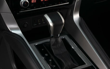 Mitsubishi Montero Sport, 2021 год, 3 480 000 рублей, 15 фотография