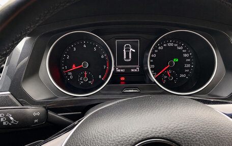 Volkswagen Tiguan II, 2018 год, 2 052 000 рублей, 3 фотография