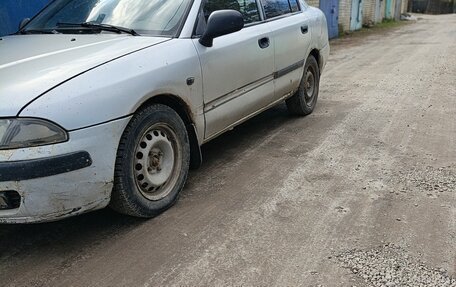 Mitsubishi Carisma I, 2002 год, 81 000 рублей, 2 фотография