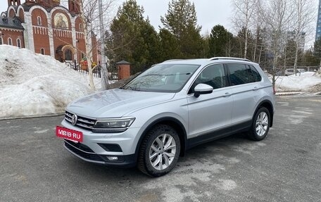 Volkswagen Tiguan II, 2019 год, 3 050 000 рублей, 3 фотография