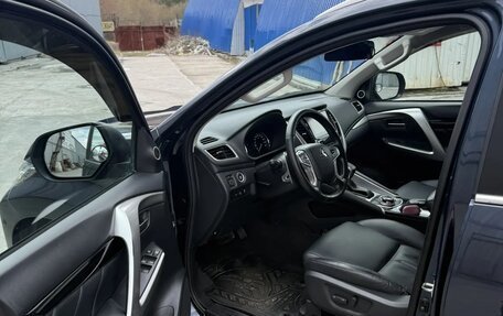 Mitsubishi Pajero Sport III рестайлинг, 2018 год, 3 990 000 рублей, 10 фотография
