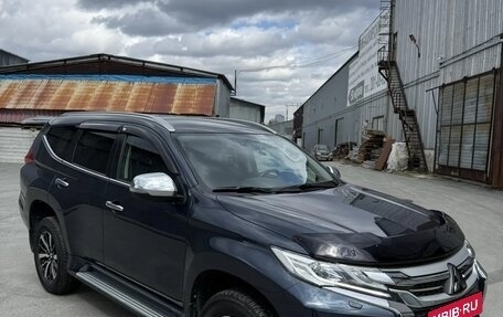 Mitsubishi Pajero Sport III рестайлинг, 2018 год, 3 990 000 рублей, 3 фотография