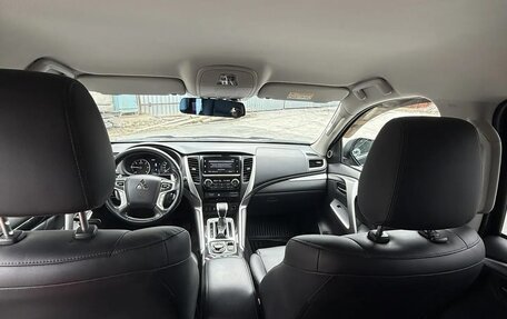 Mitsubishi Pajero Sport III рестайлинг, 2018 год, 3 990 000 рублей, 13 фотография