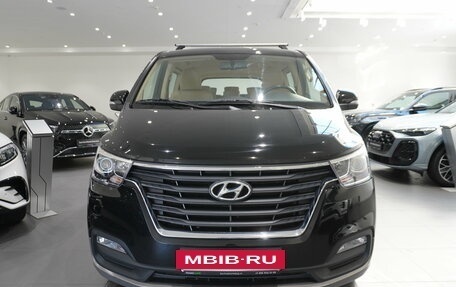 Hyundai H-1 II рестайлинг, 2019 год, 3 479 000 рублей, 2 фотография