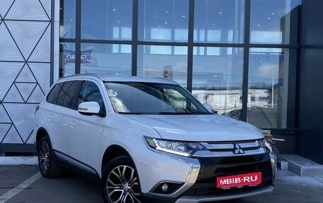 Mitsubishi Outlander III рестайлинг 3, 2015 год, 1 499 000 рублей, 3 фотография