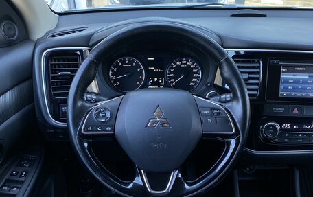 Mitsubishi Outlander III рестайлинг 3, 2015 год, 1 499 000 рублей, 12 фотография