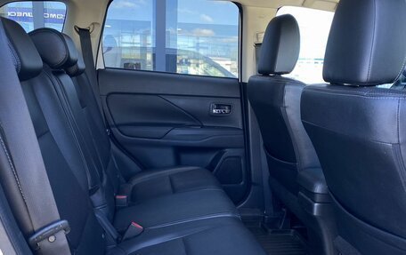 Mitsubishi Outlander III рестайлинг 3, 2015 год, 1 499 000 рублей, 24 фотография