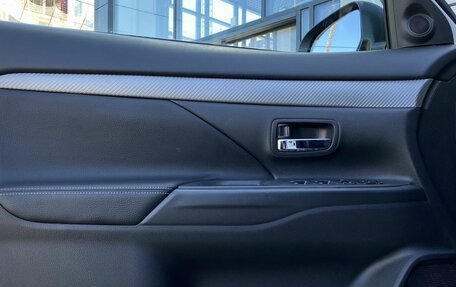 Mitsubishi Outlander III рестайлинг 3, 2015 год, 1 499 000 рублей, 19 фотография