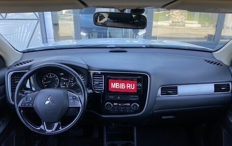 Mitsubishi Outlander III рестайлинг 3, 2015 год, 1 499 000 рублей, 11 фотография