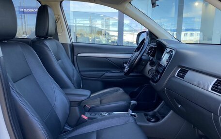 Mitsubishi Outlander III рестайлинг 3, 2015 год, 1 499 000 рублей, 25 фотография