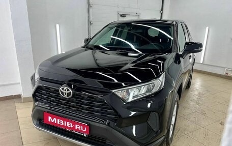 Toyota RAV4, 2021 год, 2 897 000 рублей, 2 фотография