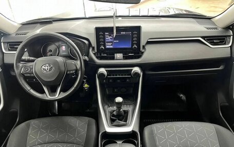 Toyota RAV4, 2021 год, 2 897 000 рублей, 27 фотография