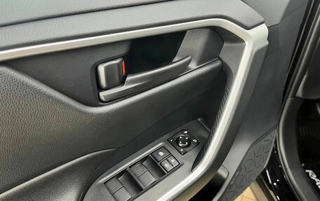 Toyota RAV4, 2021 год, 2 897 000 рублей, 21 фотография