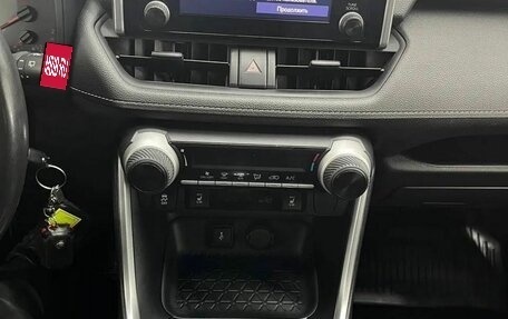 Toyota RAV4, 2021 год, 2 897 000 рублей, 23 фотография