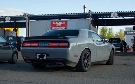 Dodge Challenger III рестайлинг 2, 2015 год, 1 500 000 рублей, 6 фотография