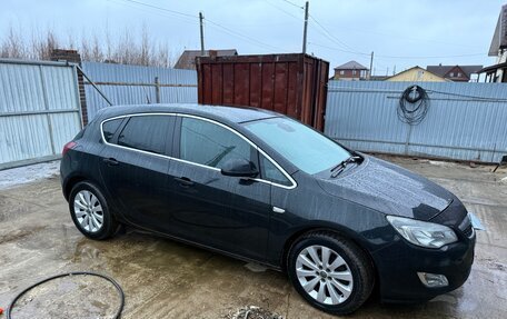 Opel Astra J, 2011 год, 730 000 рублей, 1 фотография