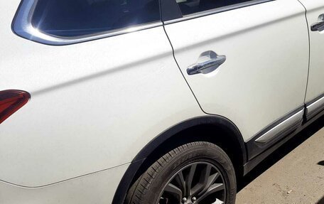 Mitsubishi Outlander III рестайлинг 3, 2015 год, 2 650 000 рублей, 2 фотография