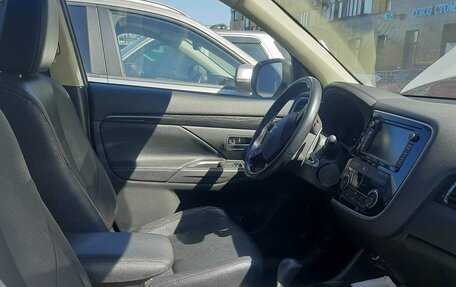 Mitsubishi Outlander III рестайлинг 3, 2015 год, 2 650 000 рублей, 7 фотография