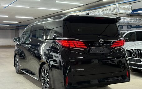 Toyota Alphard, 2023 год, 14 650 000 рублей, 4 фотография
