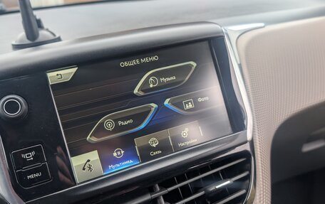 Peugeot 2008 II, 2014 год, 840 000 рублей, 10 фотография