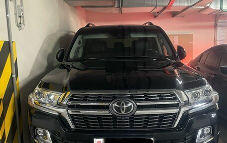 Toyota Land Cruiser 200, 2017 год, 4 600 000 рублей, 2 фотография