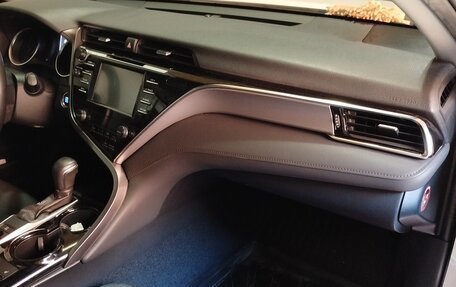 Toyota Camry, 2018 год, 2 800 000 рублей, 2 фотография