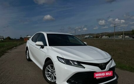 Toyota Camry, 2018 год, 2 800 000 рублей, 6 фотография