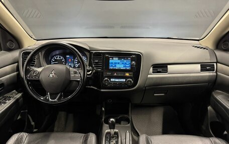 Mitsubishi Outlander III рестайлинг 3, 2015 год, 1 849 000 рублей, 8 фотография