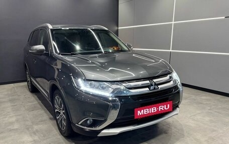 Mitsubishi Outlander III рестайлинг 3, 2015 год, 1 849 000 рублей, 3 фотография