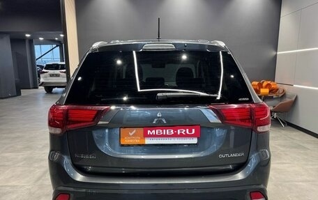 Mitsubishi Outlander III рестайлинг 3, 2015 год, 1 849 000 рублей, 5 фотография