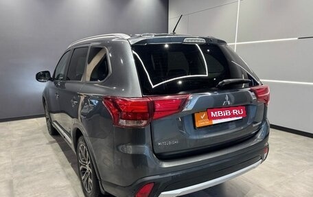 Mitsubishi Outlander III рестайлинг 3, 2015 год, 1 849 000 рублей, 4 фотография