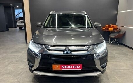 Mitsubishi Outlander III рестайлинг 3, 2015 год, 1 849 000 рублей, 2 фотография