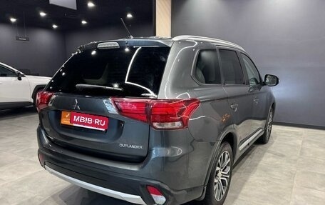 Mitsubishi Outlander III рестайлинг 3, 2015 год, 1 849 000 рублей, 6 фотография