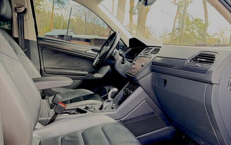 Volkswagen Tiguan II, 2018 год, 3 220 000 рублей, 26 фотография