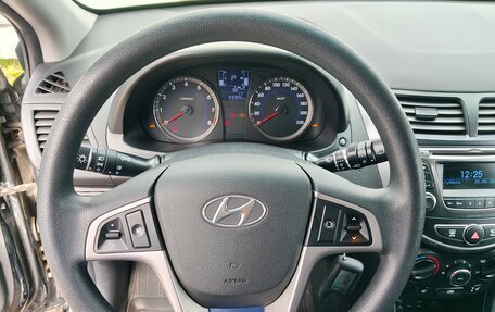 Hyundai Solaris II рестайлинг, 2015 год, 1 190 000 рублей, 21 фотография