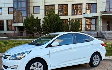 Hyundai Solaris II рестайлинг, 2015 год, 880 000 рублей, 2 фотография