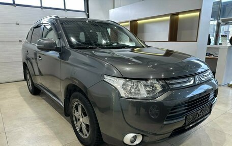 Mitsubishi Outlander III рестайлинг 3, 2013 год, 1 399 000 рублей, 4 фотография