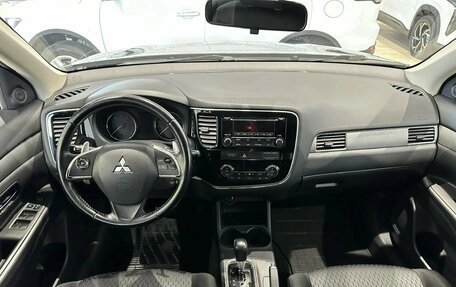 Mitsubishi Outlander III рестайлинг 3, 2013 год, 1 399 000 рублей, 5 фотография