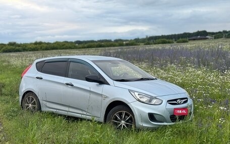 Hyundai Solaris II рестайлинг, 2012 год, 800 000 рублей, 1 фотография